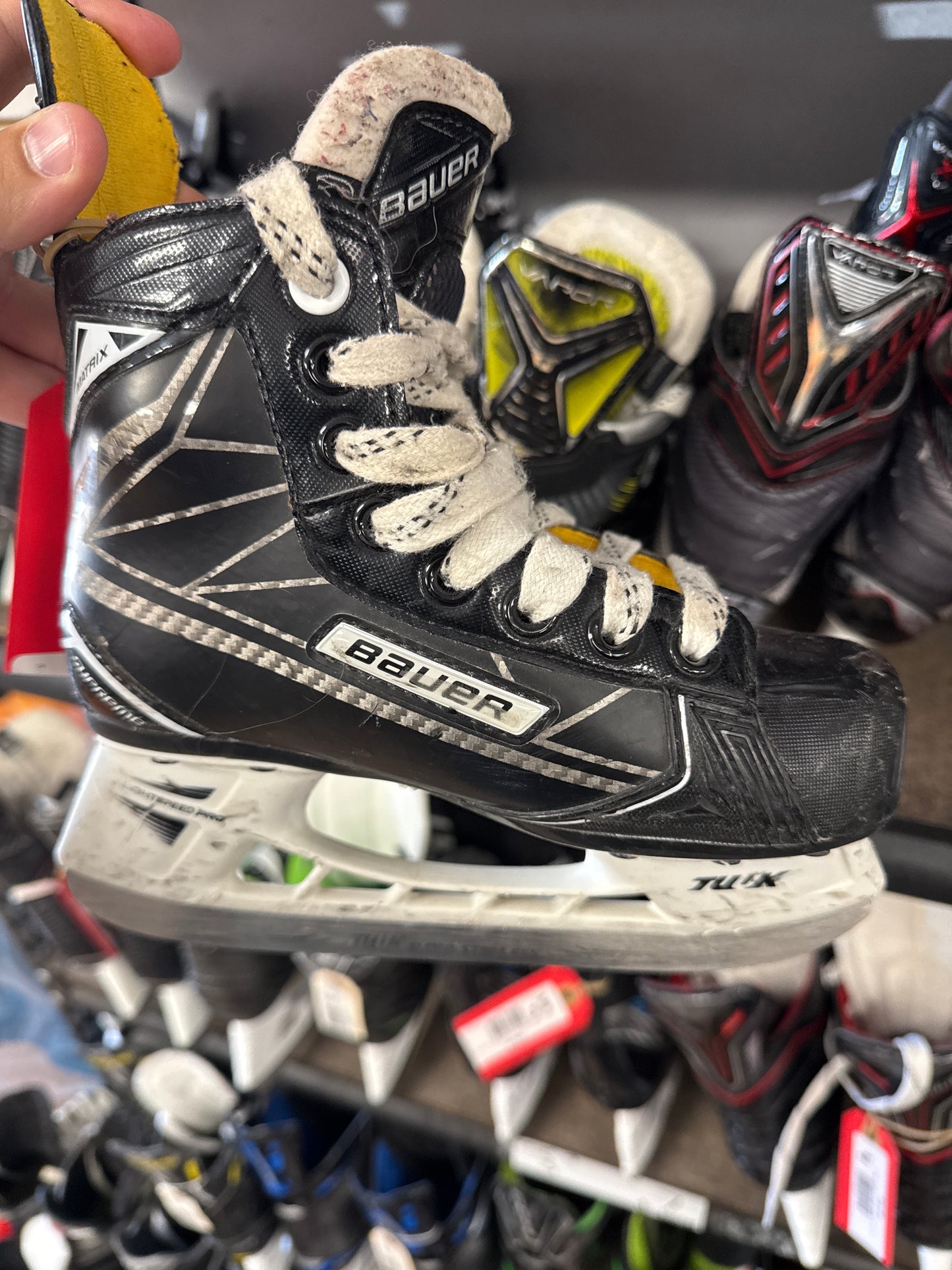 Bauer Supreme Matrix Hockey Skate Used Youth 13