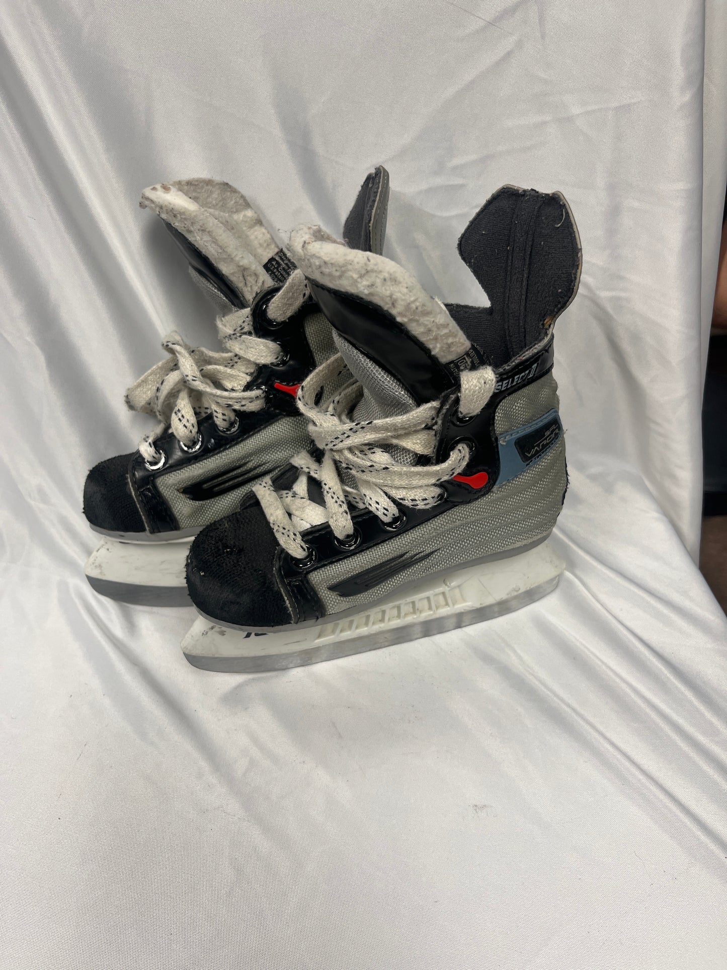 Bauer Vapor Skate - Youth Used SZ 9
