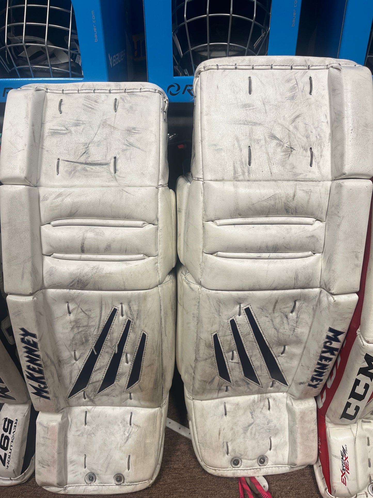 McKenny Pro Spec 370 Goalie Pads - Junior 28+1