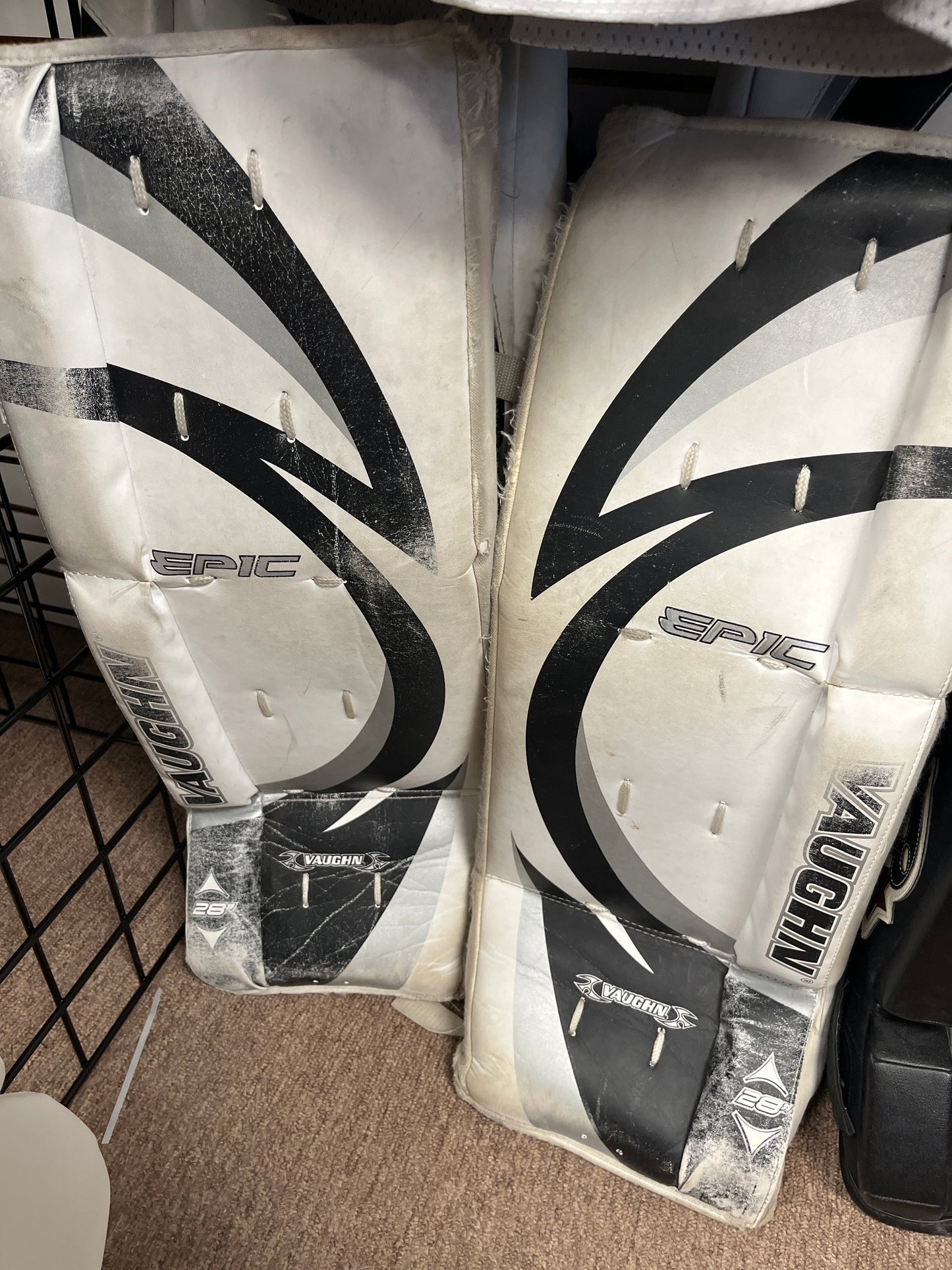 Vaughn Epic Road Hockey Goalie Pads - Junior 28"