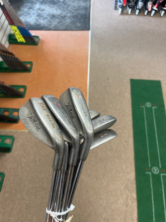 Titleist Accu-Flo Iron Set 5-PW - Right