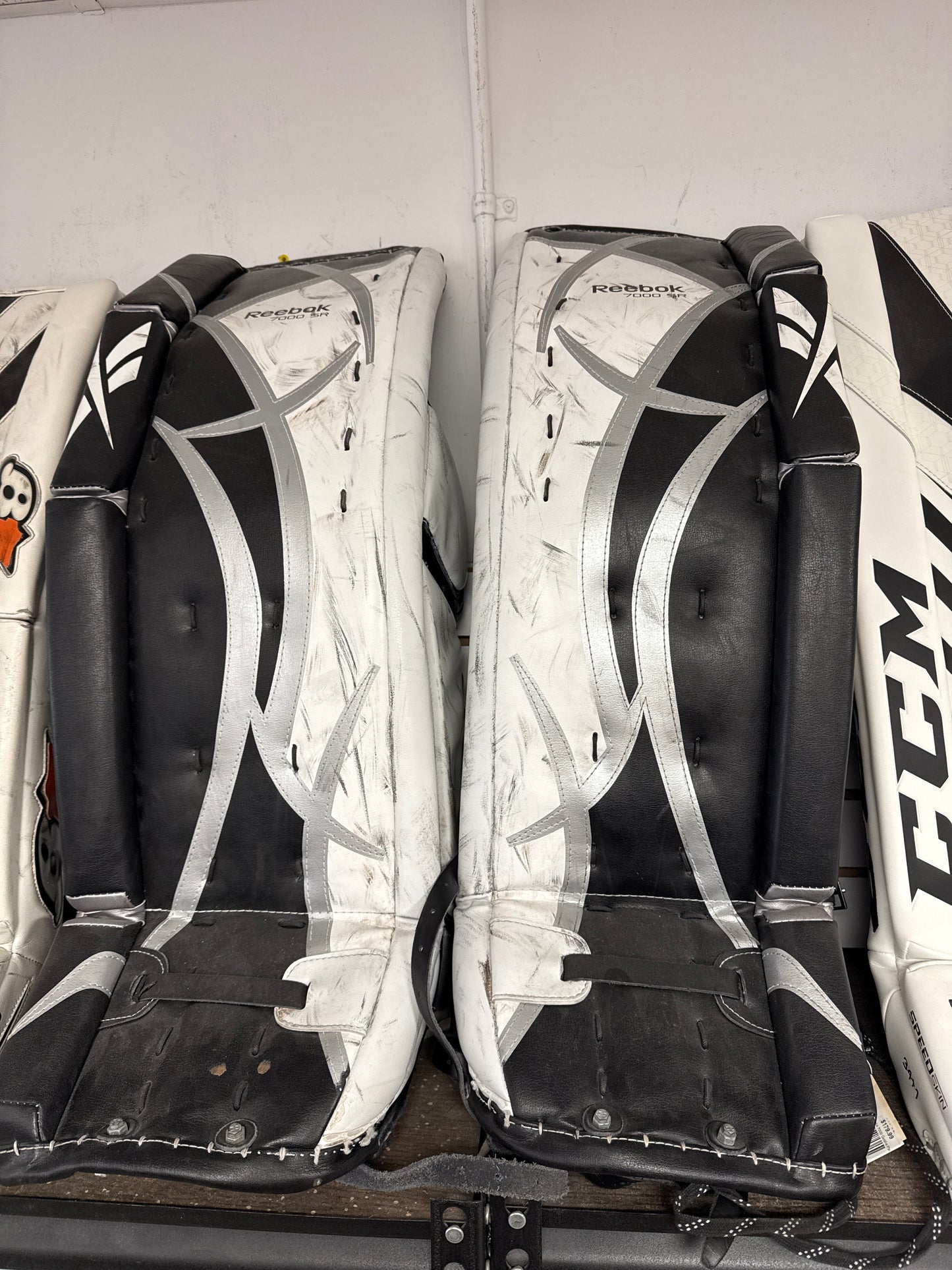 Reebok Revoke 7000 Goalie Pads - Senior 34+1