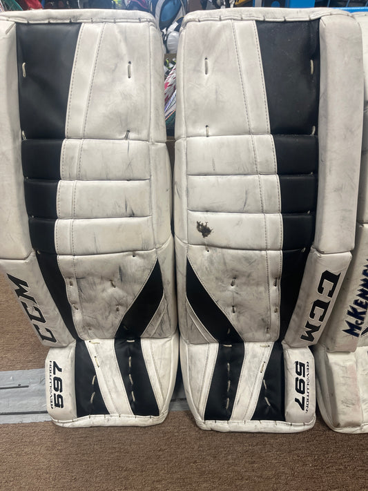 CCM Revolution 597 Goalie Pads - Intermediate 29+1