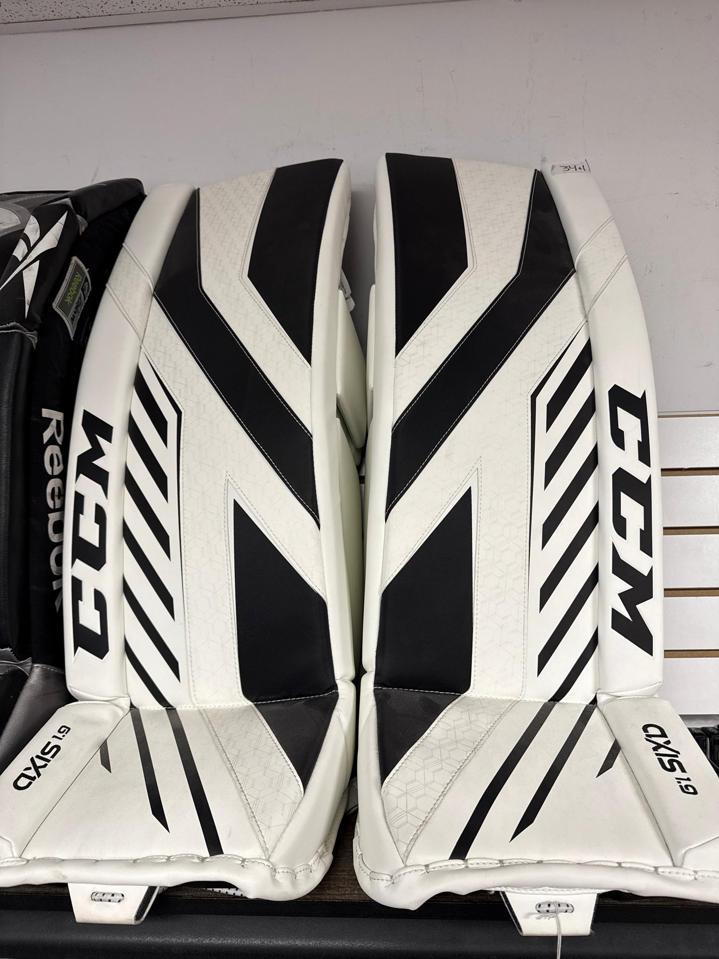 CCM AXIS 1.9 Goalie Pads - Senior 34+1