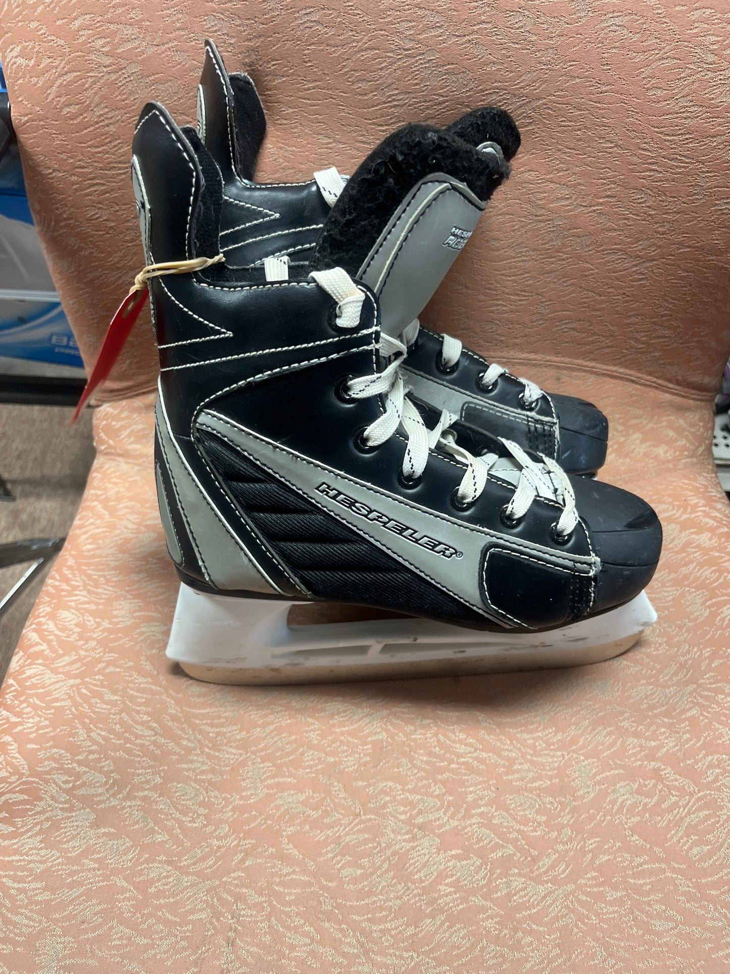 Hespler Roeue Skates - Intermediate 5