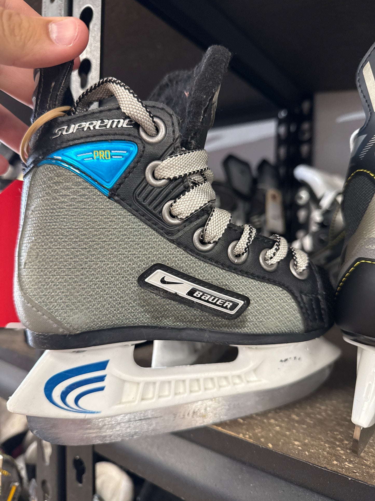 Nike Bauer Supreme Pro Hockey Skates Used Youth 9