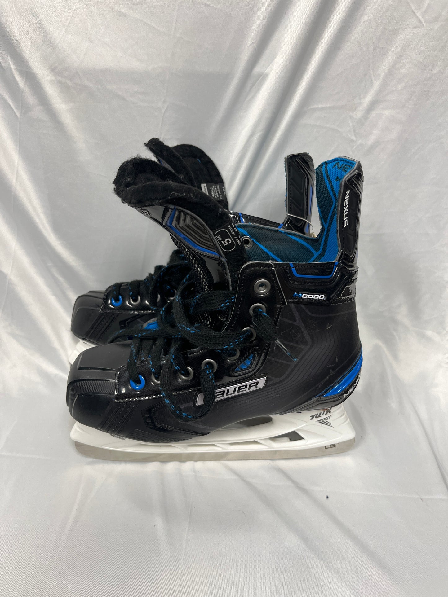 Bauer Nexus 8000 Skate - Junior Used