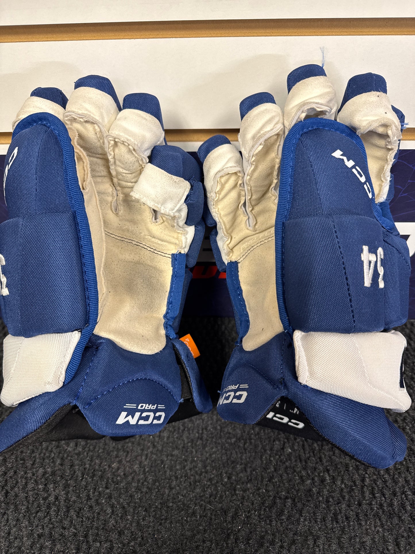 CCM Pro Stock Toronto Maple Leafs Auston Matthews Gloves 14"